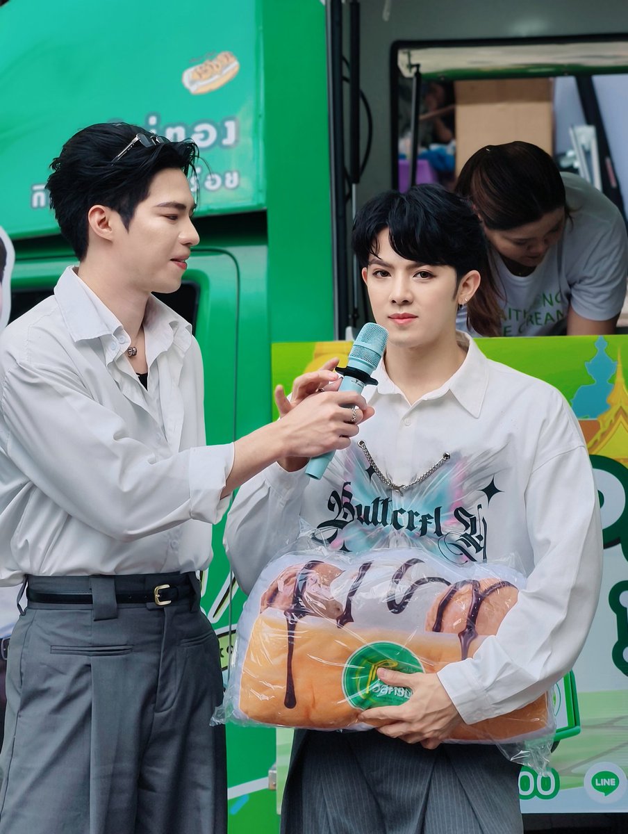 ภาพบรรยากาศก่อนเข้าร่วมงาน
DPU Brand Ambassador 2025
บอสตั้น &amp; คัท
ร่วมด้วยสปอนเซอร์ไอศครีมไผ่ทอง ทำกิจกรรมเล่นเกมส์แจกของรางวัล ที่มหาวิทยาลัยธุรกิจบัณฑิตย์
#อาการมันเป็นยังไงไหนบอกหมอ 
#lotterydoctor
#KutTanawat 
#BosstonSuphadach
#ไอศครีมไผ่ทอง
 #มหาวิทยาลัยธุรกิจบัณฑิตย์