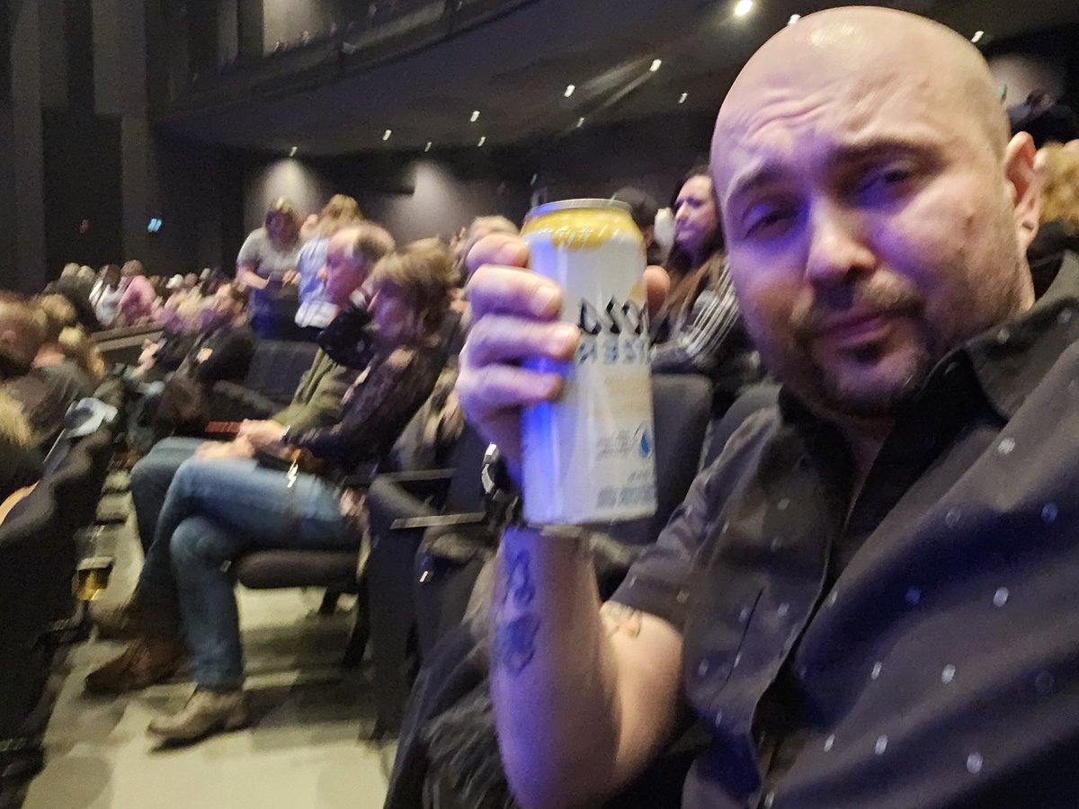 ClassicChris905's tweet photo. Bret Michaels concert lfg!!!! https://t.co/lOtuY05fpg