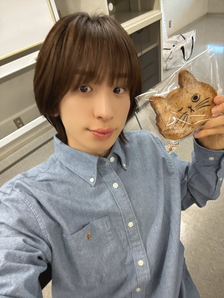 おはよー😸 この前猫さんラスクもらいました😸 今からある所へ行ってき