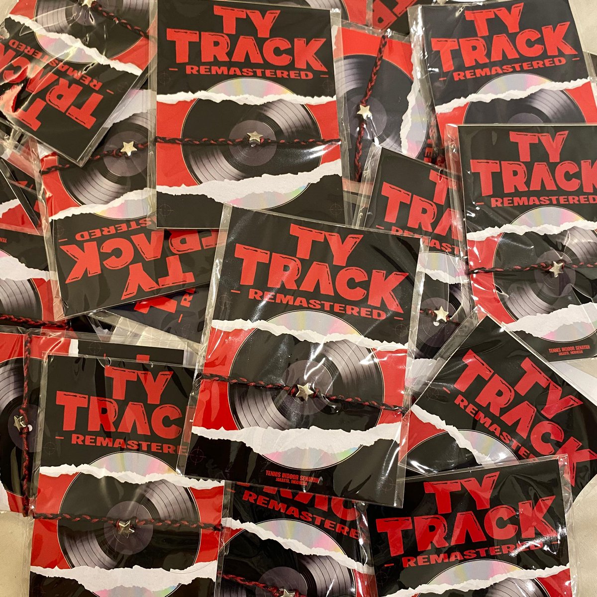 byharuna_'s tweet photo. Freebies TY TRACK - REMASTERED - in Jakarta

Tyongf, the day has finally come, the day we’ve been waiting for. Byharuna will be giving freebies to Tyongf who come to TY’s concert today. See you at the venue!🌹♥️ https://t.co/FfvQ5jtGOC