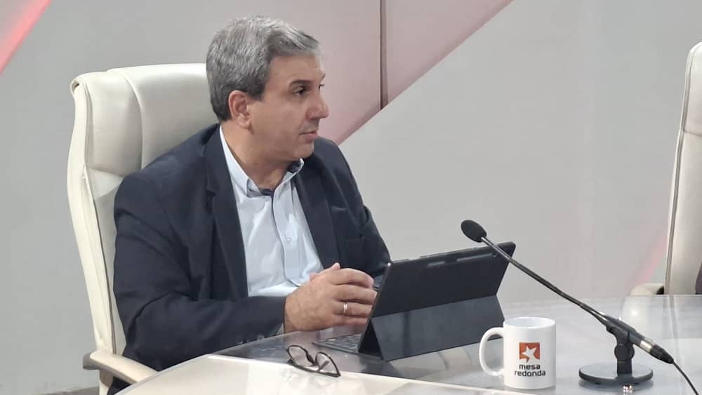 📍Se refirió a la adaptación del sistema de trabajo y los procesos sustantivos a la semipresencialidad, con características propias para cada carrera, universidad y territorio, con el compromiso de preservar la continuidad en la formación de nuestros profesionales.

#Cuba