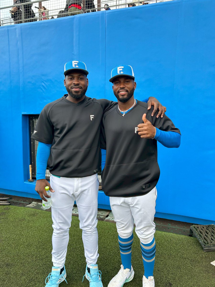 名護キャンプに合流した新外国人選手のロドルフォ・カストロ選手とサウリン・ラオ投手💫

「チームの日本一のため、出来ることは全てやります🔥」

#ドミれ
#lovefighters