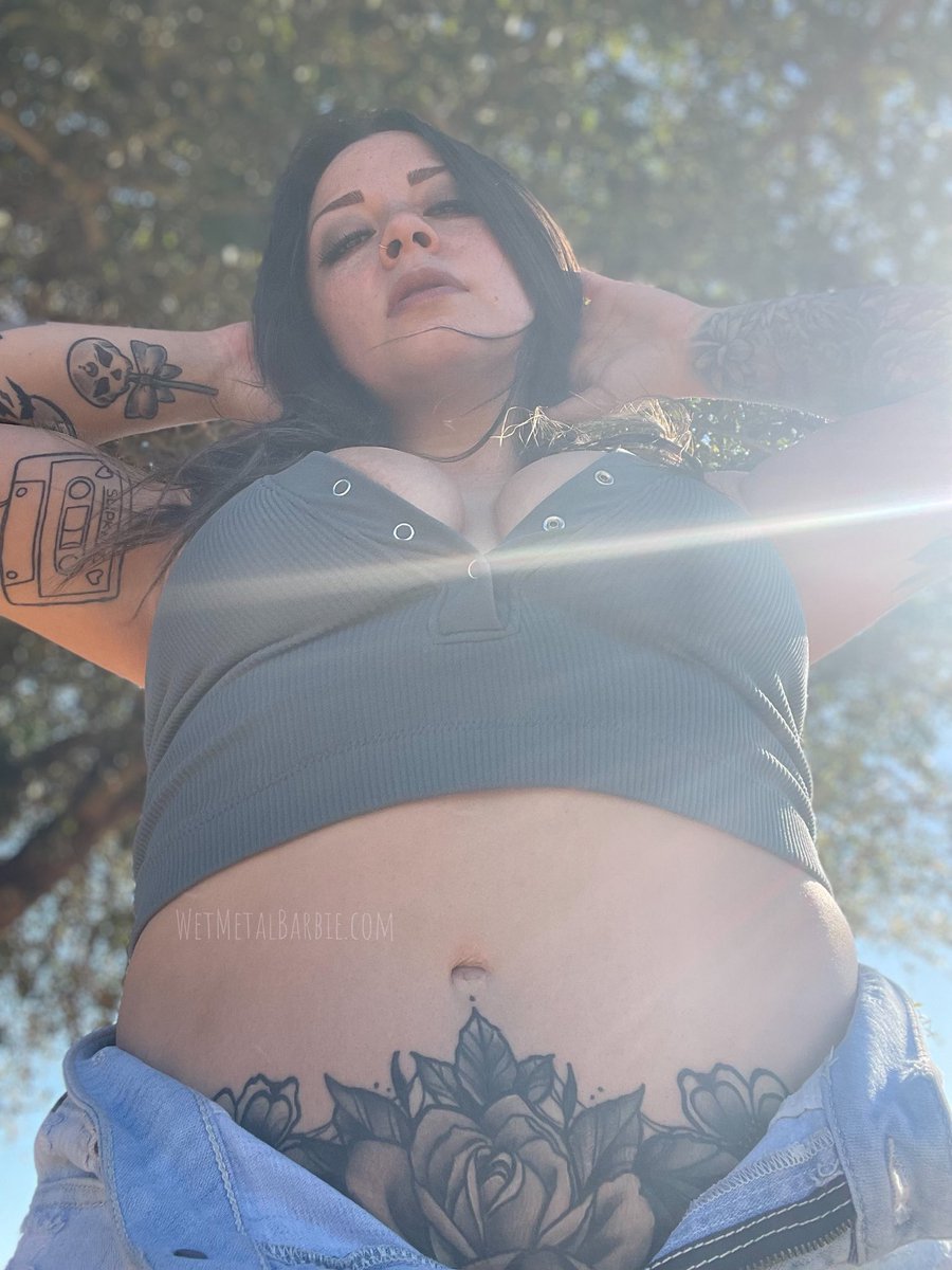 WetMetalBarbie tweet media