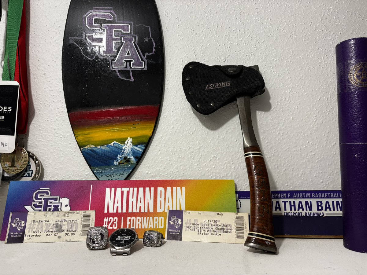 _LetMeBe_23's tweet photo. My lil champions corner @SFA_MBB spreading the winning vibes going into the most important part of the year #axeem https://t.co/QR1kQ3pPAJ