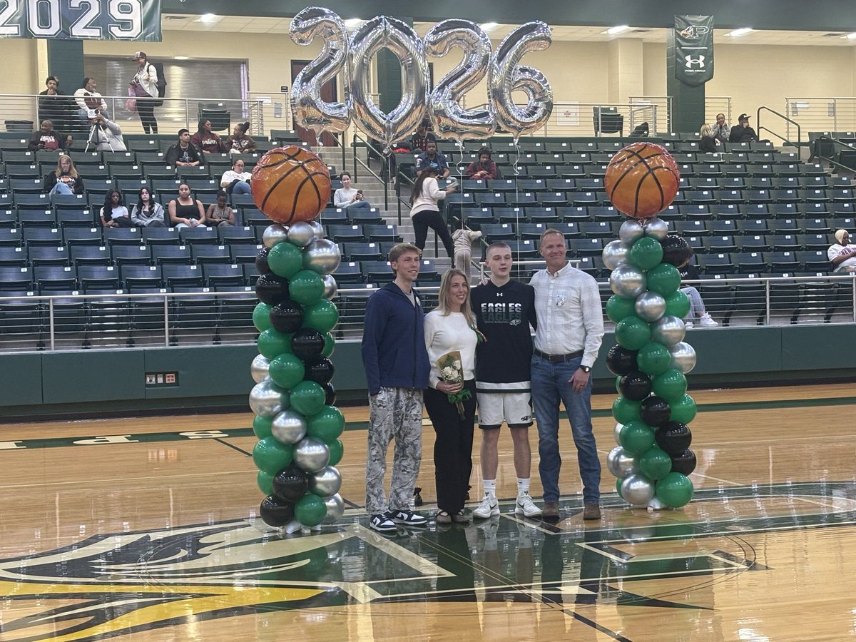 Tyler Moore tweet media