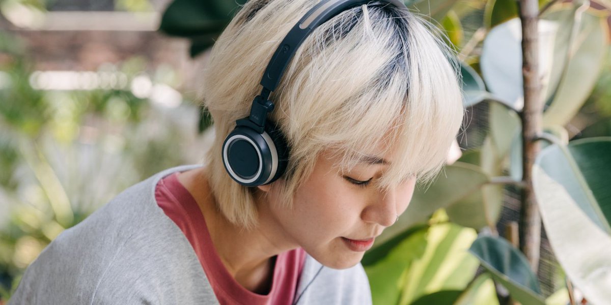 NeuraSonic's tweet image. Post 9/9  
If you're curious about laterality, emotional resilience, or unlocking your brain's potential—try NeuraSonic.  

Link in bio or DM for details. What's your dominance story? Left, right, mixed? Drop it below 👇  

#Tomatis #Laterality #NeuraSonic #BrainTraining