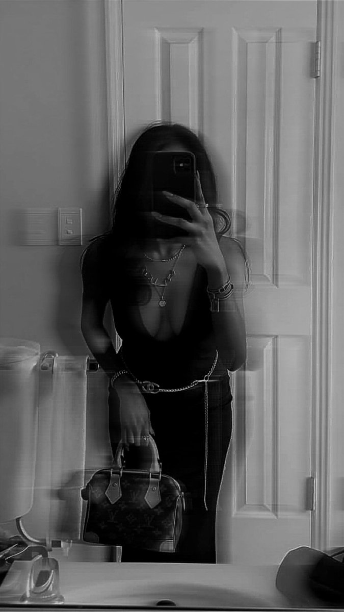Mistress21_'s tweet photo. I’m in a “send it now” mood.
No conversations, no convincing.
If you want my attention, you already know what to do⏳🙇🏻‍♂️🤲🏽

what did you simps think of last nights outfit😛
#perth #femdom #findomworship #australia #paypigs #18older https://t.co/Kx0iqZCzbJ