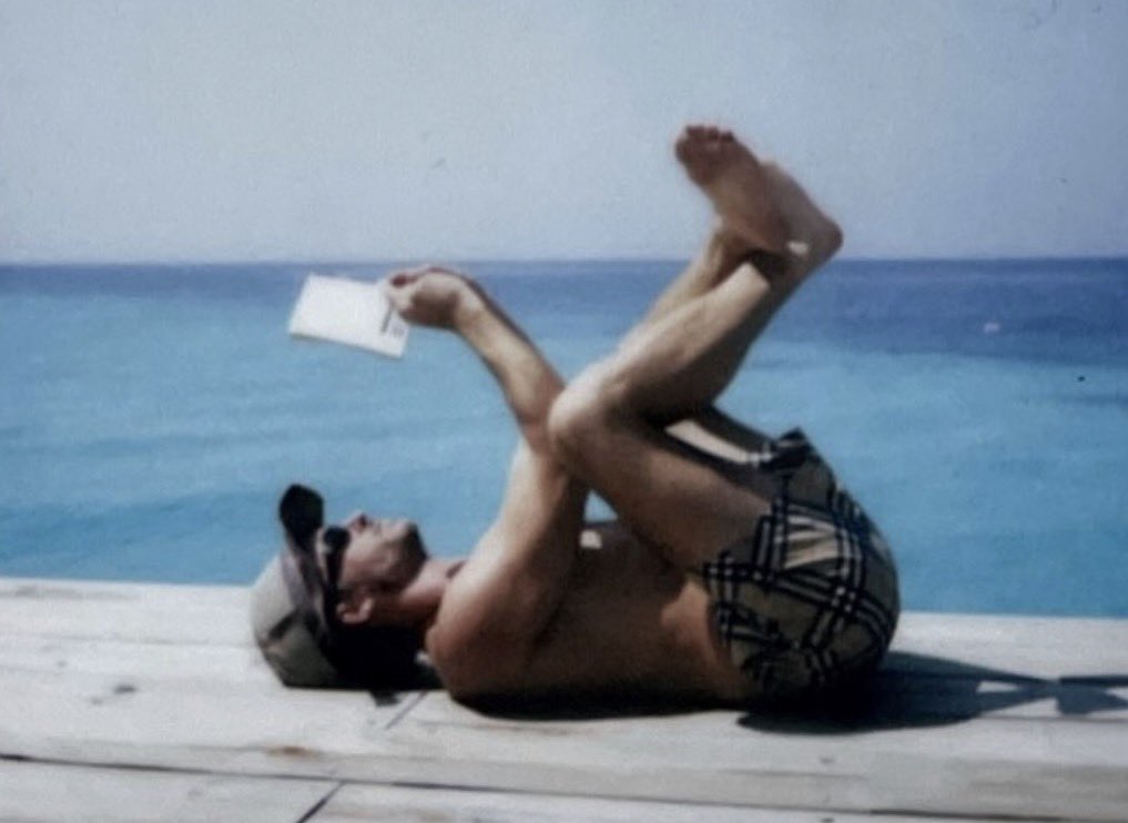 Iucahaas's tweet image. hes readint heated rivalry #roleprep