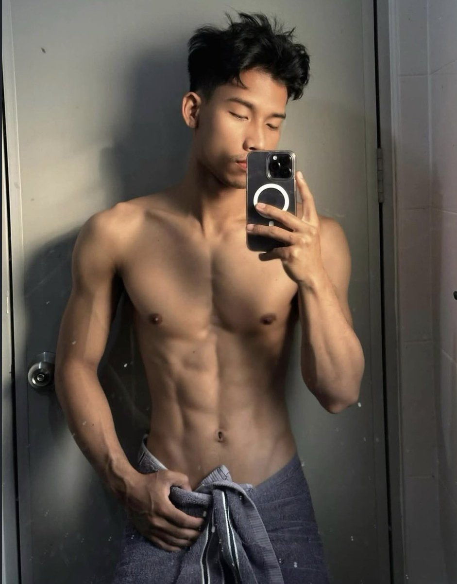 Daily Hot Dudes tweet media