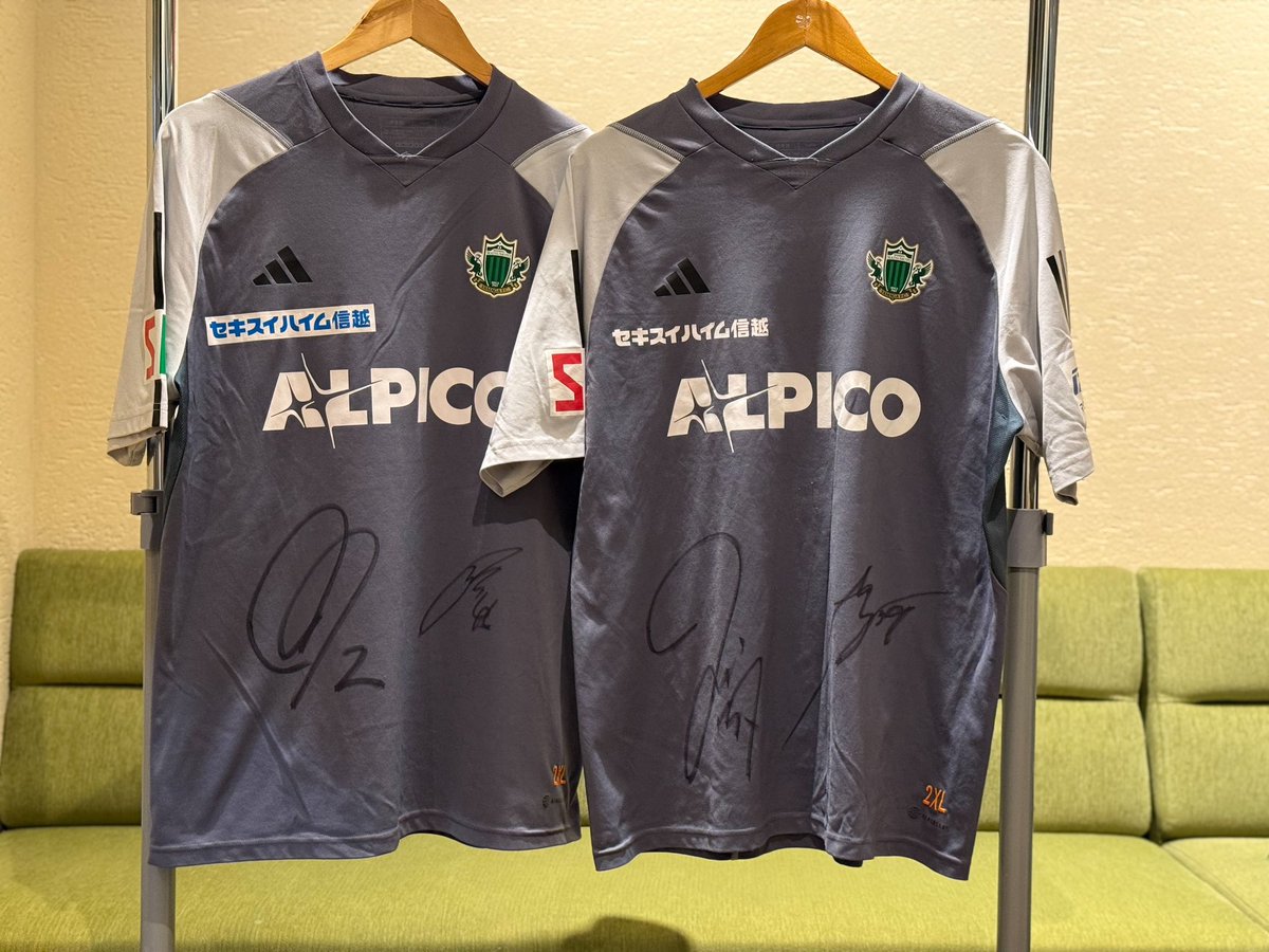 喫茶山雅 本店ラッキーくじ開催🎯 特賞は複数選手の直筆サイン入り