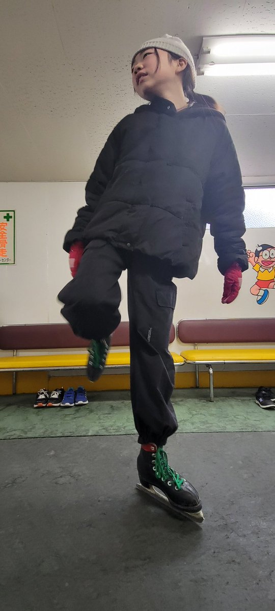 オリンピックの開幕に合わせたかのような地区イベント！
毎年恒例のスケート教室✨
体幹しっかりしてきたのかな？
スケート靴でも片足立ち余裕だそうです😊✨

（ケガしないでねー😭）