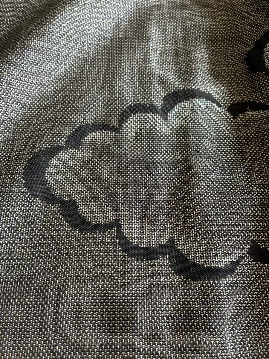 雲☁️に龍いい取り合わせ^ - ^
吹き出し💬みたいでわかあいらしい
雲柄の大島紬。
新入荷しています。
2/27.28.3/1
初屋のステキなキモノや帯たち
自由が丘・奥沢　読書空間みかもにて。
<a href="/mikamoyotei/">読書空間みかもイベント</a> 

#着物コーデ
#大島紬