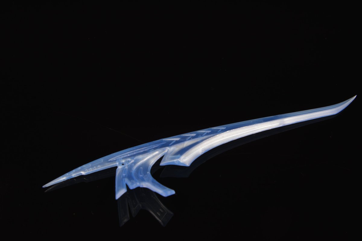 tepepro's tweet image. クリアーパーツを切り出すとき、ニッパーを入れたらパーツに圧力がかかりすぎて、ゲート跡が白くなったり、ヒビが入ってしまうことってありますよね

こういうパーツはいきなりパーツをカットするのではなく、まずは周りのランナーからカットしていきましょう…