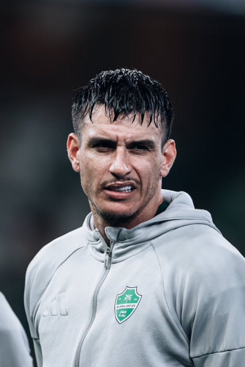 4AALSAD's tweet image. كل شوي يطلع لنا غبي او ساذج من هوامير تويتر المدعين اهلاويتهم 
لاعب ما بيجدد لاعب سيء لاعب ما نحتاجه ومدرب سباك 
وما عندنا استقطابات او تعاقدات
اما تعلم ايها القح ان #الاهلي ينافس على جميع البطولات هذا الموسم وفي خضم المنافسه
 هذا الموجود ادعم او كل تراب حتى نهاية الموسم