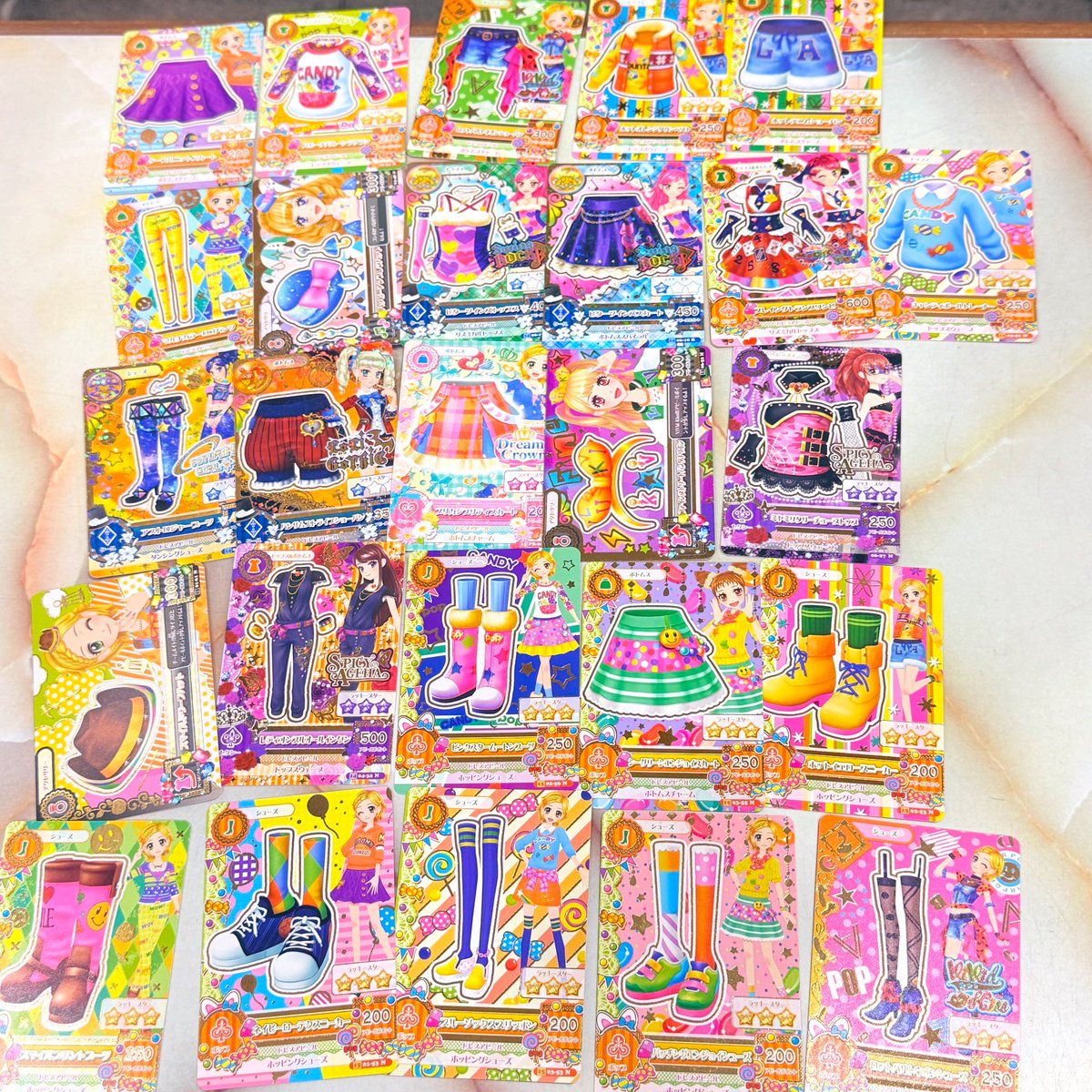 アイカツ アイカツカード などが入荷してます。 各100円⭕️