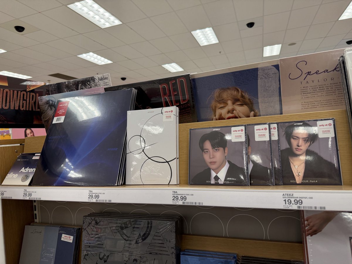 _itsashash_'s tweet photo. Found and bought a vinyl and Mingi digi album at Oak Creek, WI Target!! @hello82official 💙💙

#MyLocalTarget #hello82 #82giveaway https://t.co/MHzIfZwNrw