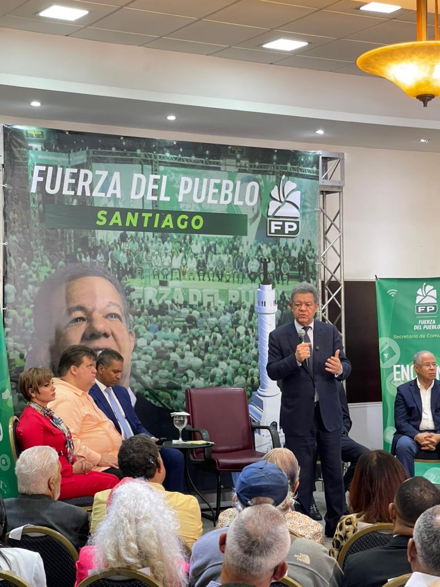 penaguaba's tweet photo. Leonel inició hoy un periplo todo el fin de semana en Santiago donde fortalecerá con nuevos ingresos a la Fuerza del Pueblo, cada día se siente con más fuerza crecimiento vertiginoso de su proyecto!🫢 https://t.co/ytzvoh9JYy