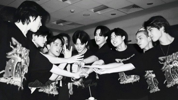 Teume!
HAPPY ANNIVERSARY KE 7 KITA 🥳🥳🥳🥳
Kata-kata untuk hari ini ........