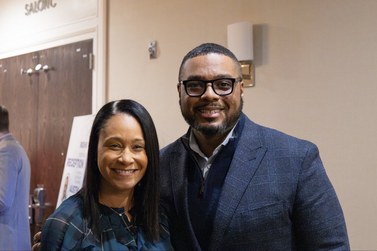 AustinDavisPA's tweet photo. Fired up to host @PADemParty State Committee members in Harrisburg during your winter meeting. Our party is strong because of grassroots leaders like youโand weโre just getting started. ๐ช๐ #PADems https://t.co/l7MhgQuNRm