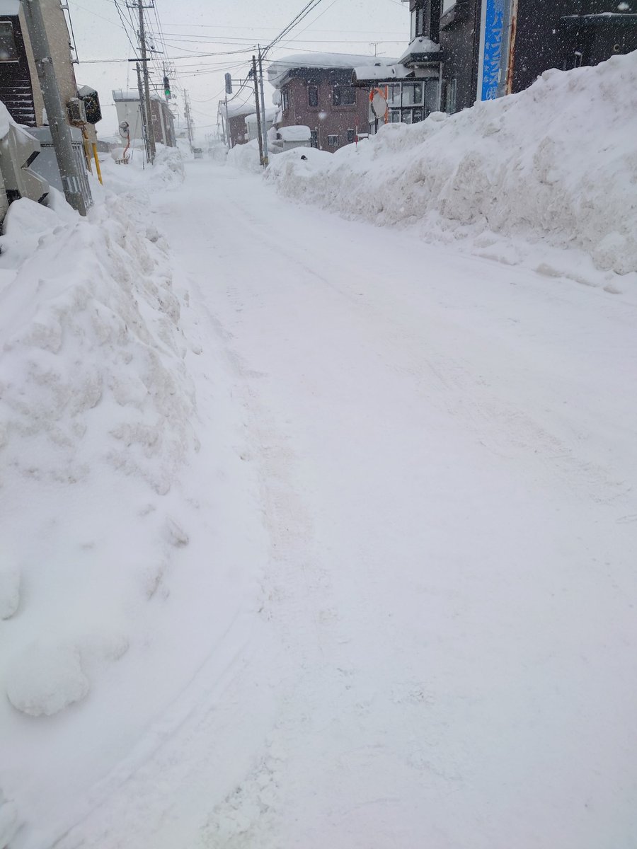 aomori_king's tweet photo. 今日で奥まで除雪されたっぽい🙋
浪館からでも三内からでも車で来れそうなのでよかったお越しください🙇🙇
11:00OPENです☃️ https://t.co/qejJRAnrKI