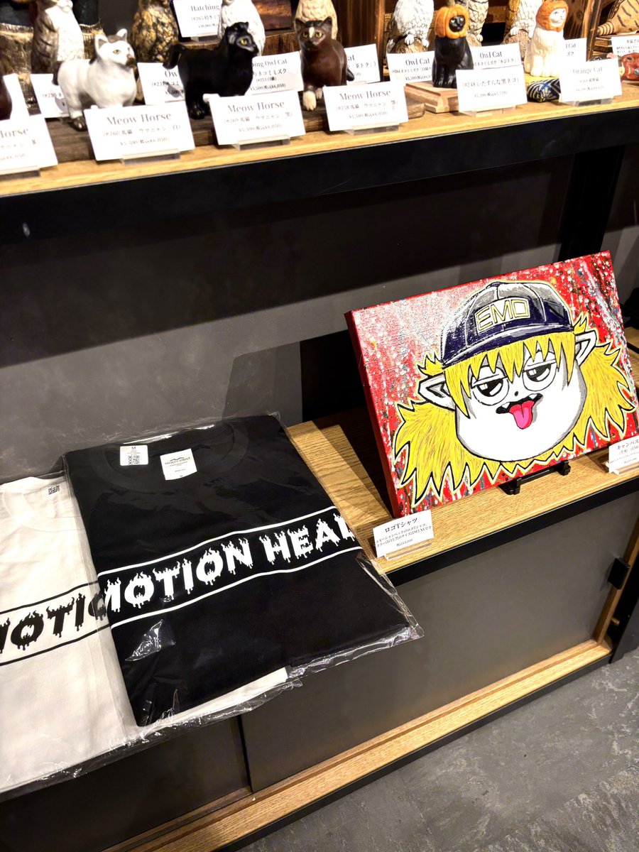 おはようございます😄
EMOTION HEADPOP UPイベント
「AWAKENING」 開催中です🎉
感情を表現した陶器作品やスケートデッキをモチーフとした樹脂作品、原画、Tシャツなどが並んでおります。
オンラインショップでも一部作品を販売中です→matamata-shop.com
皆さまのご来店をお待ちしております😉