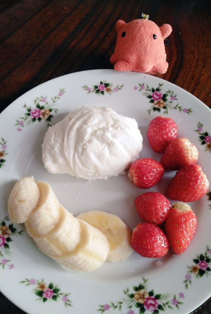 自家製水切りヨーグルト果物添え🐄🍓🍌