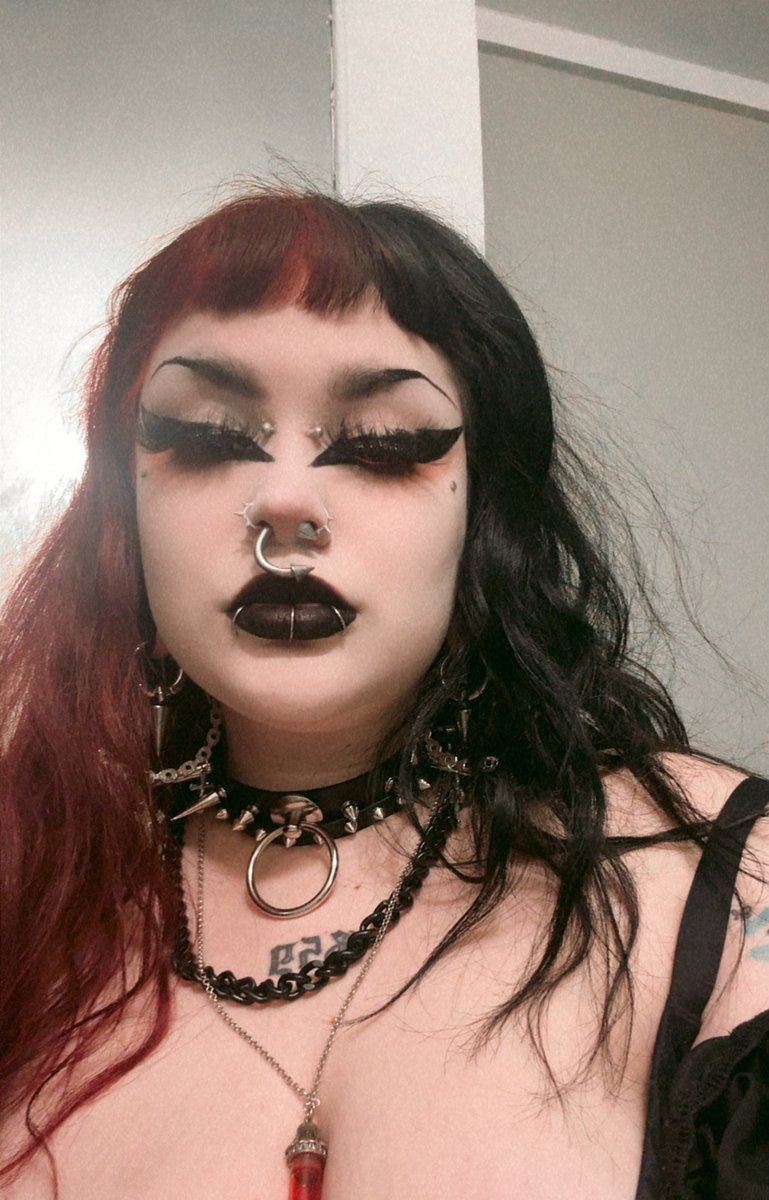 goth tweaker tweet media