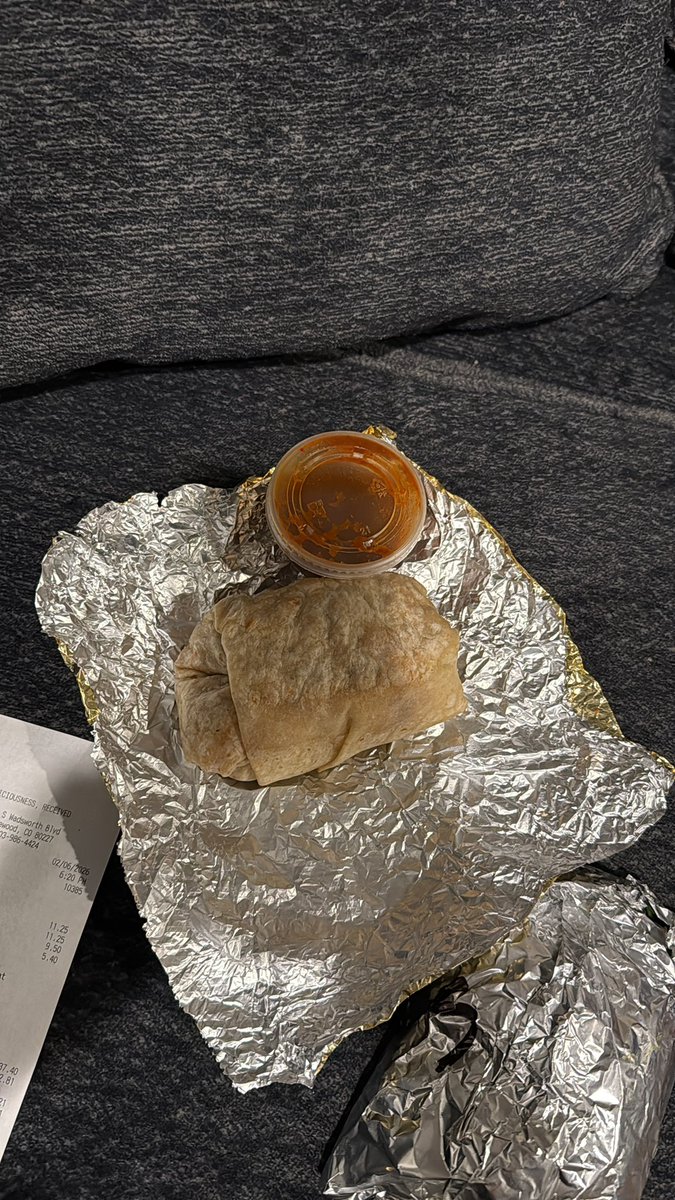 princessphire's tweet photo. @ChipotleTweets it’s crazy how much the portion size has shrank! I’ve never had a burrito this small. https://t.co/bT3Pdb75gI