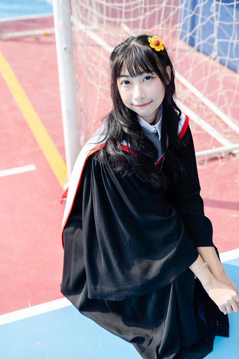 วันนี้มัฟฟินแบกชุดครุยไปด้วยนะคะ🙌 มาแสดงความยินดีย้อนหลังกันได้ สามารถรีเควสชุดครุยช่วงเชกิได้ด้วยการบอกโค้ดลับ 'น้อยแต่ว่าง เรียบแต่โล่ง ไฮยีน่า' เจอกานค้าบ😗🤟