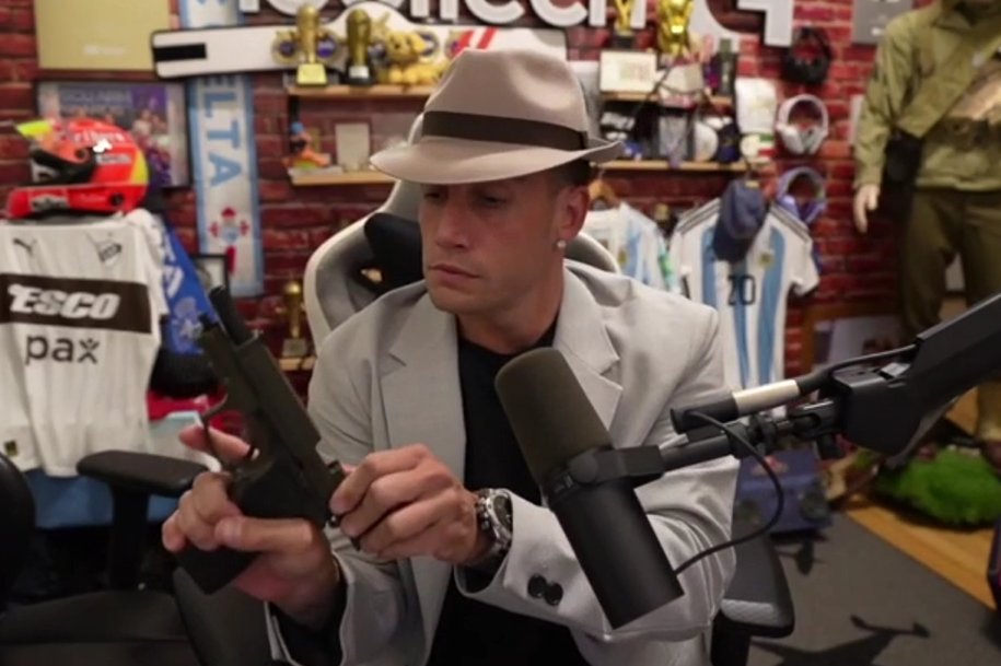 Aura el momo sacando un chumbo en stream