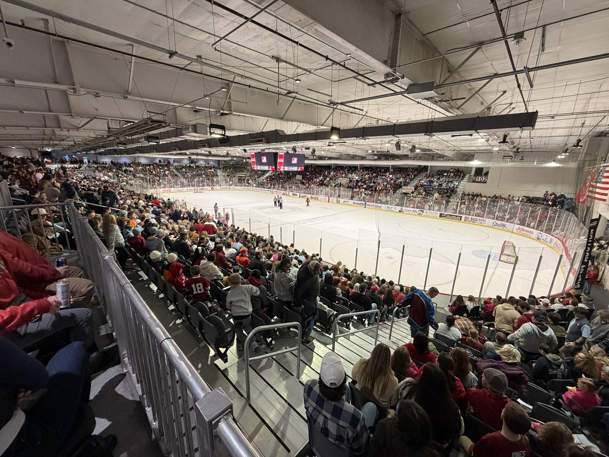 aldotcomTide's tweet photo. Estimated 4,00 showing up strong for Alabama vs. Auburn in the “Iron Cup”. #alabamahockey https://t.co/wTdMHc2ufr