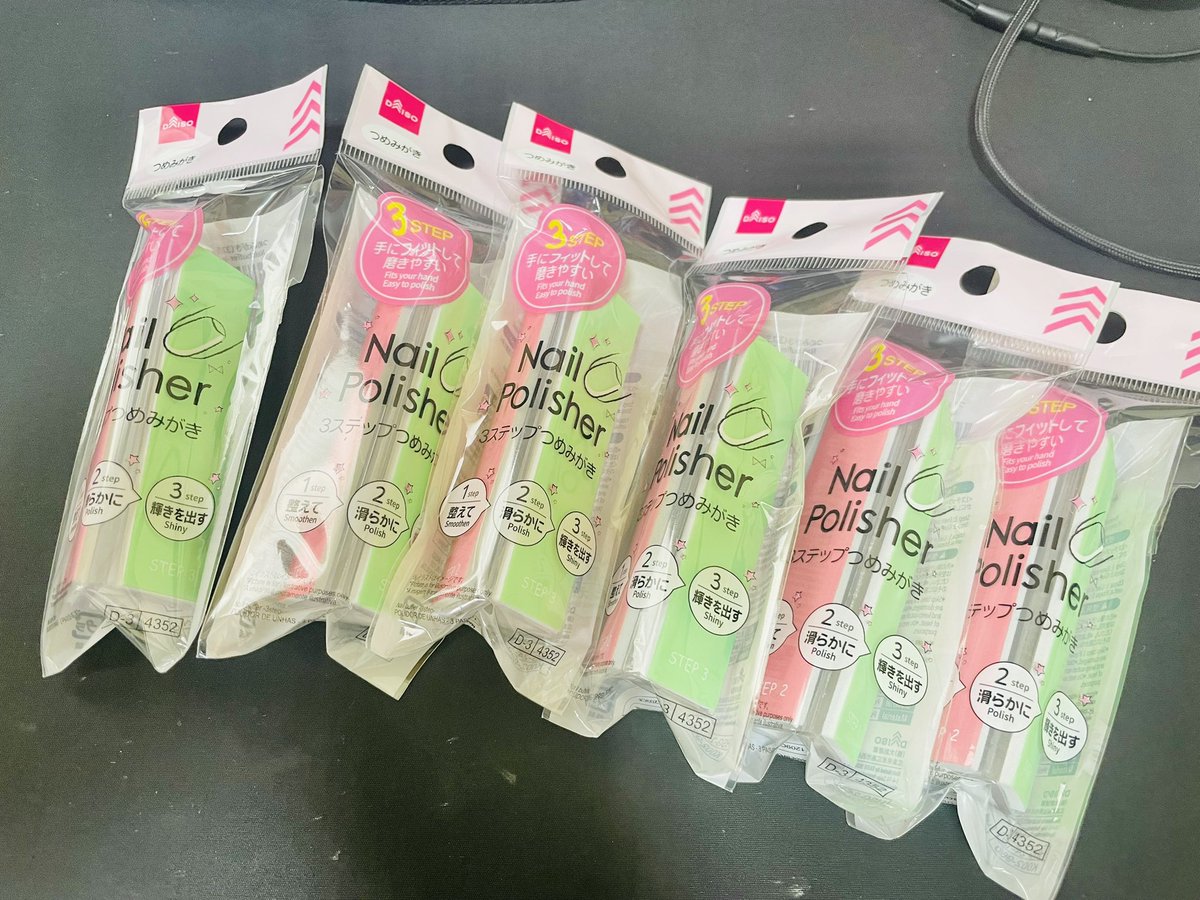 DAISOさん再販ありがとう！
愛用してた爪磨きずっと欠品だった！