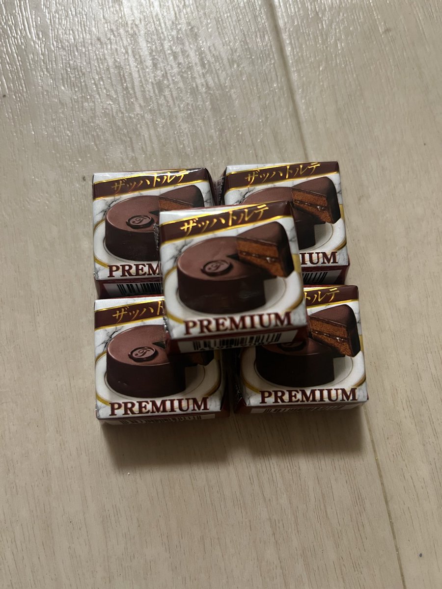 amane_1217_'s tweet photo. 推しが推してるチロルチョコのザッハトルテをGET♡♡素敵な休日✨️
#HYDE
#オーストリア
#ザッハトルテ
#チロルチョコ
#なんて素敵なオーストリアなんでしょう https://t.co/F8jvjMAmlu