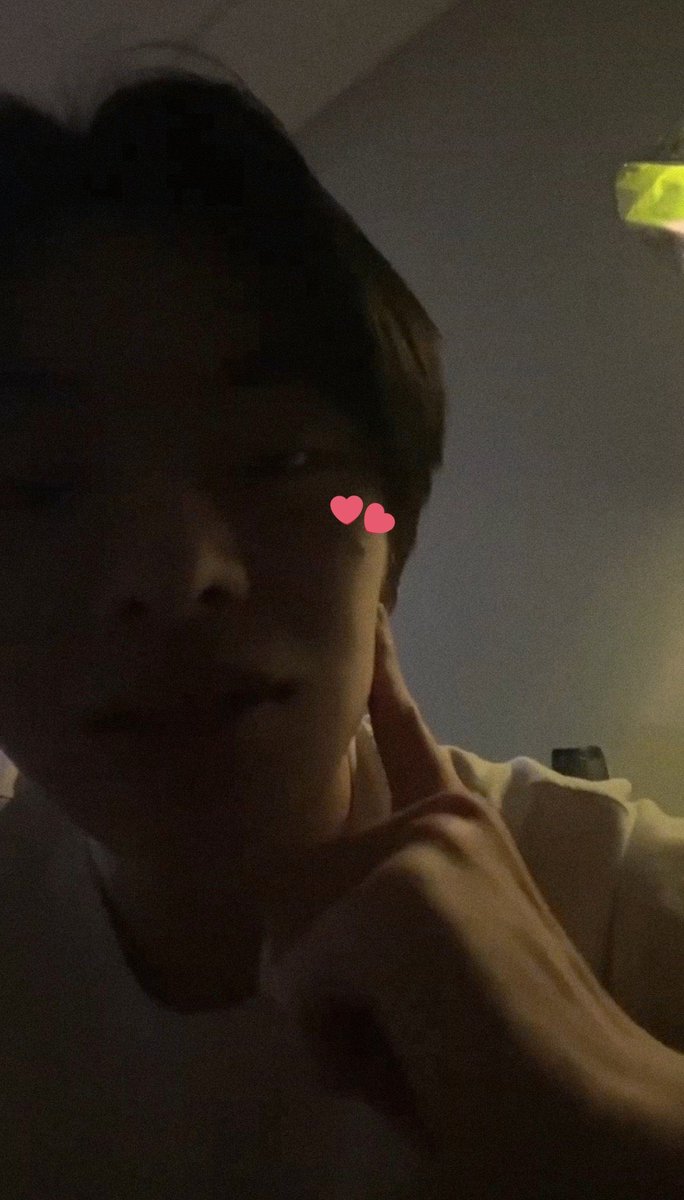 にきびできたらここにできたんだ〜って指さして教えてくれるイリオ