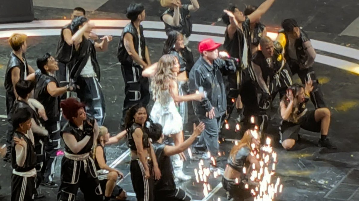 eminem712178's tweet photo. Grabe naman sa mga pasabog pati mga surprise guests, Garrett Bolden, Regine Velasquez, Gloc-9 at Bini lang naman 💪

#Sexbomb #GetGetAwTheSexbombConcert #rAWnd3 https://t.co/m5gxEv3Rso