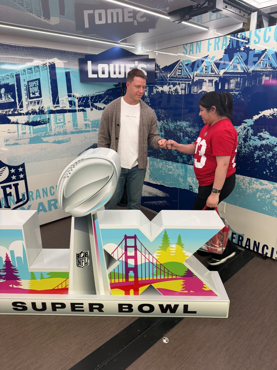 kiaaannaaaa's tweet photo. just met CMC https://t.co/6MEsVs2gu5
