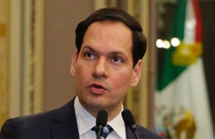 Última hora Detienen al ex diputado y ex líder estatal del PVEM, Juan Pablo  Kuri, en el aeropuerto de Huejotzingo. La FGE lo detuvo por violencia  familiar 👇🏻