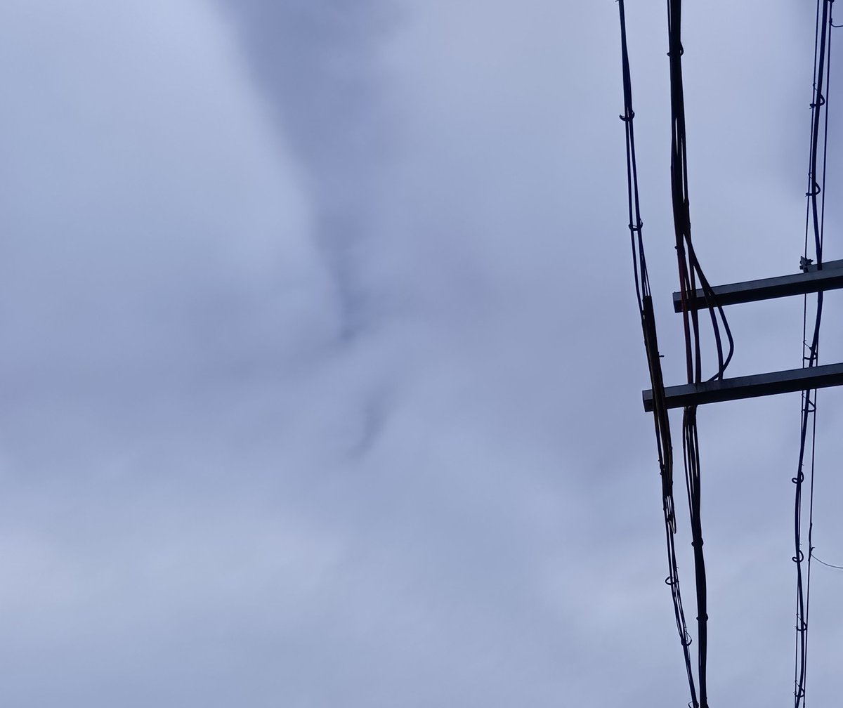 皆様おはようございます🐈🐾
夜勤の皆様寒い中お疲れ様です☕

It's Cloudy☁

雨と⛄️❄が降る地域も有るとか❔昨日より寒いですね…

昨日、後輩ちゃんと引退の話色々して、もう少し考えます笑

今日も、皆様安全に防寒対策とお仕事気をつけて頑張りましょ♪

 #イマソラ