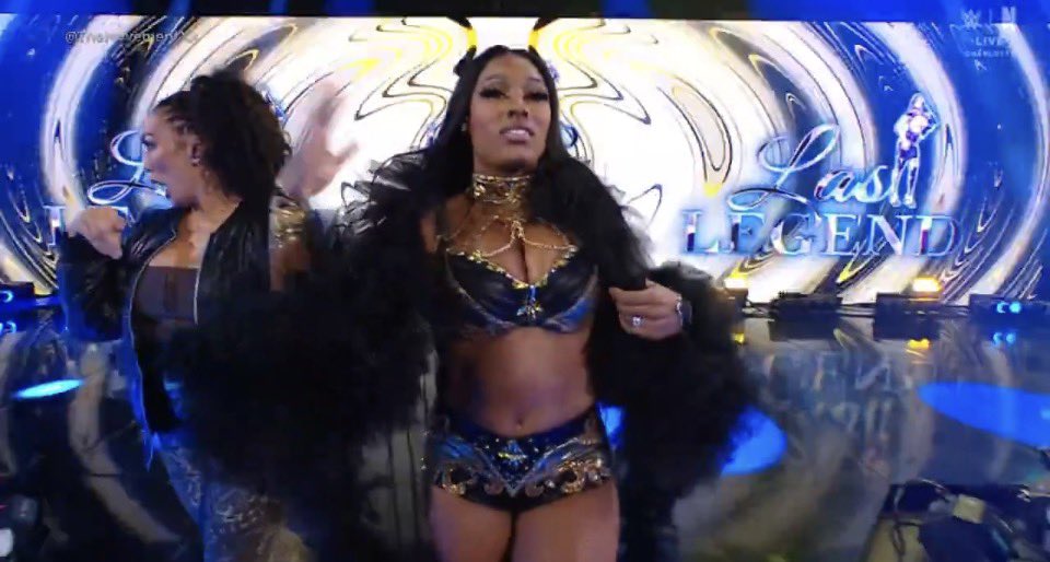 DeeLIVeredd's tweet image. Lash Legend is HER