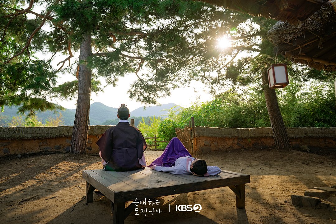 [#은애하는도적님아] [📸]

내 도도커플이 왜이리 알콩달콩해 (>⸝⸝⸝<)
한낮의 데이트를 즐기는 이열🩷은조

KBS 2TV 토일 미니시리즈 [은애하는 도적님아]
매주 토 · 일 밤 9시 20분 방송

#KBS #KBS2 #KBSDRAMA #은애하는도적님아 #ToMyBelovedThief #남지현 #문상민 #Namjihyun #Moonsangmin