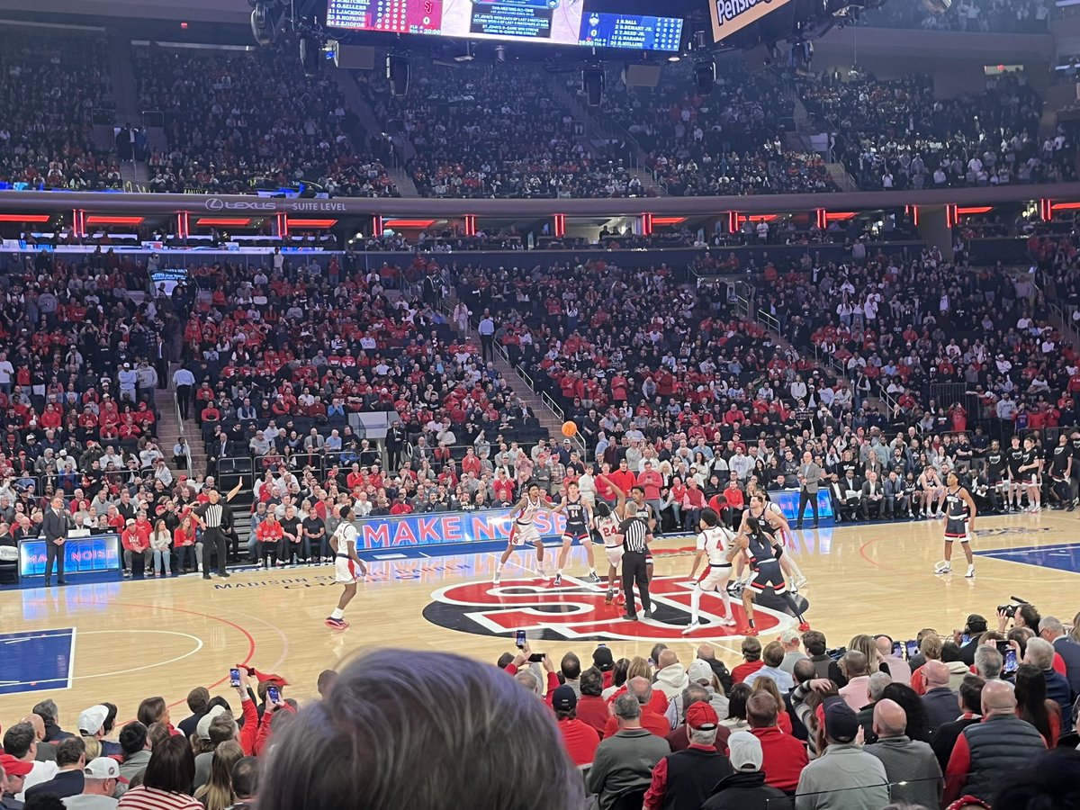 Johnnies fans showed up tonight. Let’s finish the huskies and cry baby Hurley #SJUBB