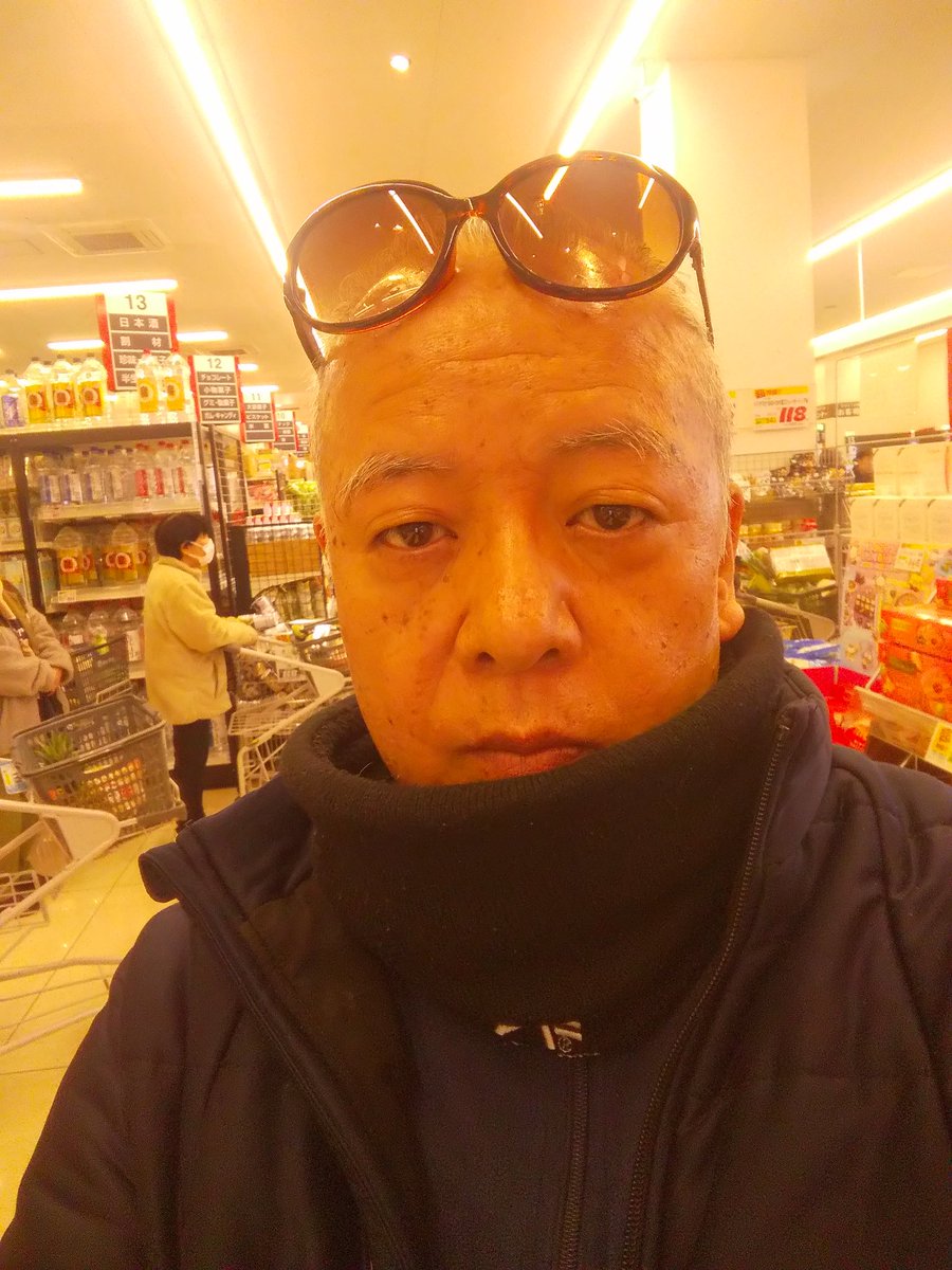 お早う御座います！ 朝から大型スーパーへ買い出しきたけど既にレジが 
