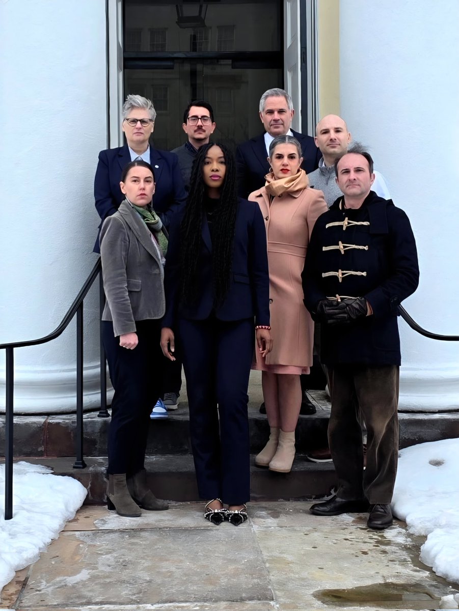 Laura Conover tweet media