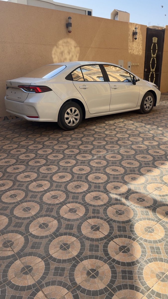 عظم الله اجر قلبي على ماصار فيه
واحسن الله عزا عيني على ماتشوف