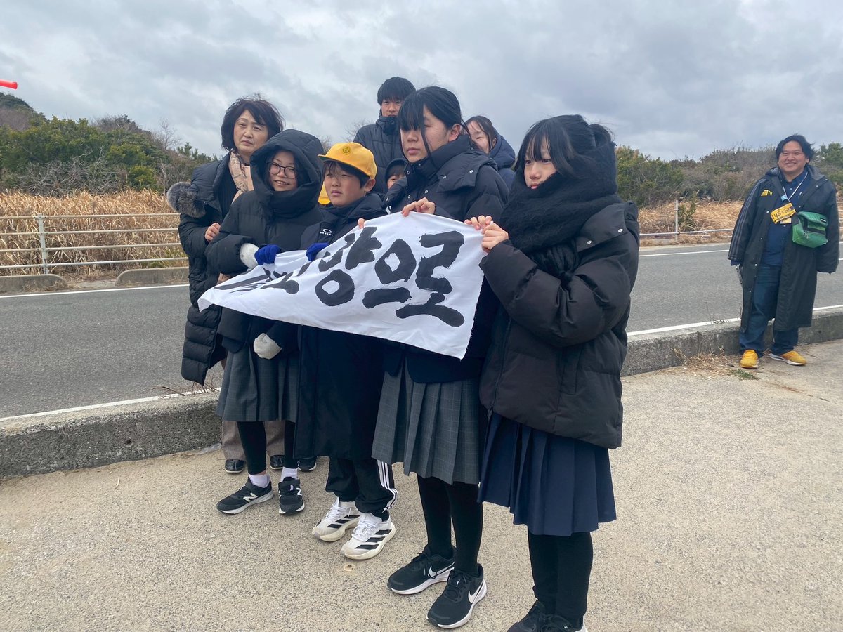 norikoenet's tweet image. ダイバーさんを見送る下関の民族学校の生徒さんたち。#長生炭鉱