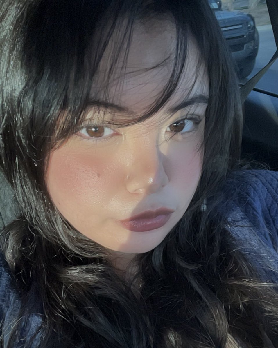 sealkoos's tweet image. it’s kinda insane the way i was only wearing 3 makeup products here