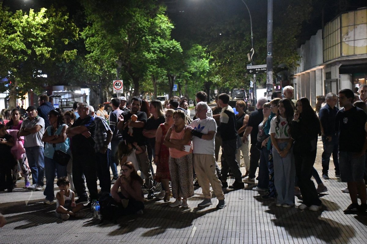 MuniChivilcoy's tweet image. #Ahora el intendente @BritosGuillermo acompaña la primera Feria Bio del 2026 con gran éxito y gran respuesta de la comunidad

@BritosGuillermo