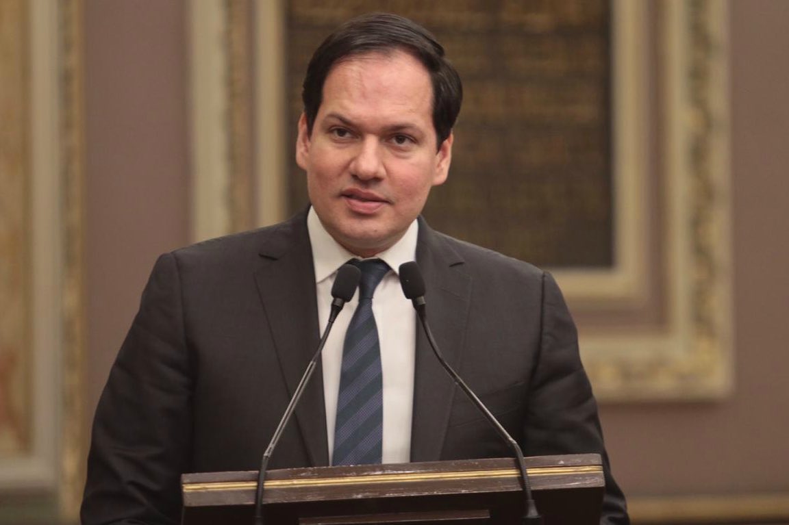 Juan_OrtizMX's tweet image. 🗳️📌 DETIENEN A EXDIRIGENTE DEL VERDE EN PUEBLA

Juan Pablo Kuri Carballo, exdirigente y exdiputado del Partido Verde en Puebla, fue detenido la tarde de este viernes.

La detención ocurrió en el estacionamiento del Aeropuerto Internacional de Puebla.

Kuri Carballo será…