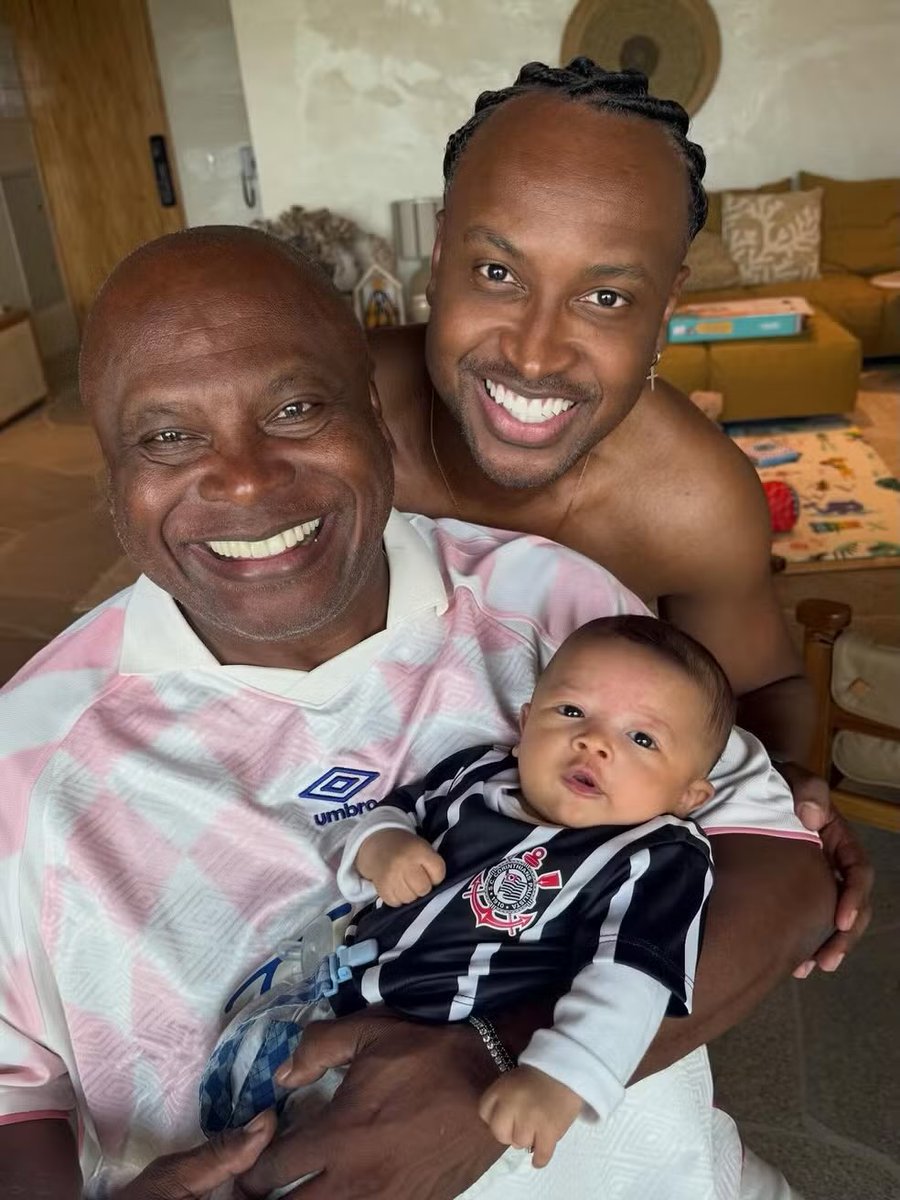 sfpepior's tweet image. e o pai do Thiaguinho que é a cara do Capetinha kkkkkkkkkkk #BBB26