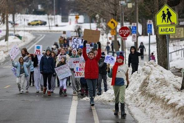 WellsJorda89710's tweet photo. "Schools where kids walk out to protest ICE have reading proficiency at like 16% and math at 6%.
If they can't read/write, they sure as hell shouldn't be ditching class for politics.
Fix the failing schools first!
#EducationCrisis #AntiICEProtests" https://t.co/yet9qn0e7i